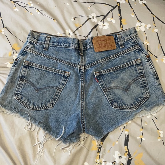 Super cute Levi’s denim short shorts. - Picture 2 of 5